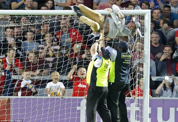 Giggs lập siêu phẩm trong ngày “Thế hệ vàng” 92 của M.U thua thảm ảnh 3