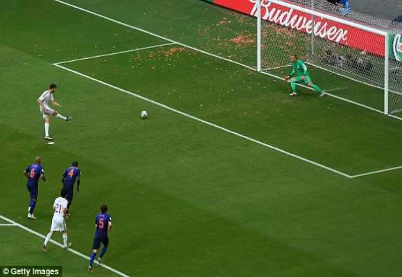 Robben và Persie lập cú đúp, Hà Lan ngược dòng hạ gục Tây Ban Nha 5-1 ảnh 2