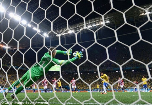 Neymar lập cú đúp, Brazil giành trọn 3 điểm trong trận mở màn World Cup 2014 ảnh 4