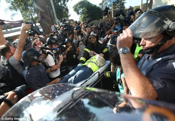 Sốc: Bạo loạn trên đường phố Brazil vì phản đối World Cup ảnh 2