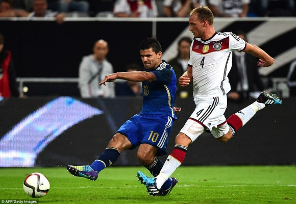 Tân binh M.U toả sáng rực rỡ, Argentina “trả nợ” World Cup trước người Đức ảnh 1