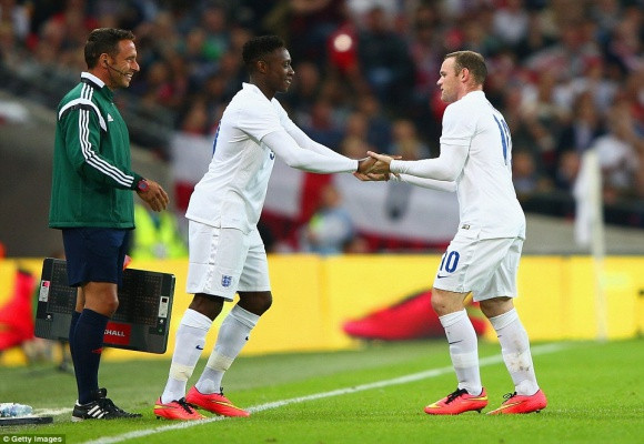 Chùm ảnh: Rooney lập công "rửa" băng đội trưởng Tam Sư ảnh 9 Chùm ảnh: Rooney lập công "rửa" băng đội trưởng Tam Sư ảnh 9