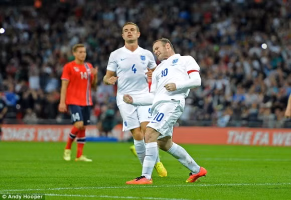 Chùm ảnh: Rooney lập công "rửa" băng đội trưởng Tam Sư ảnh 7