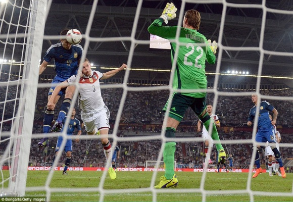 Tân binh M.U toả sáng rực rỡ, Argentina “trả nợ” World Cup trước người Đức ảnh 4