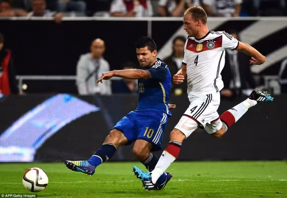 Tân binh M.U toả sáng rực rỡ, Argentina “trả nợ” World Cup trước người Đức ảnh 1