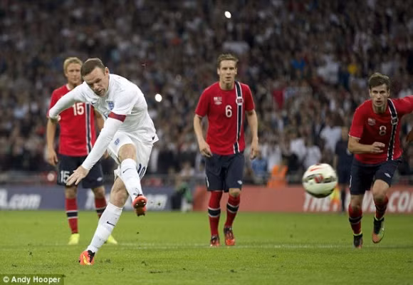 Chùm ảnh: Rooney lập công "rửa" băng đội trưởng Tam Sư ảnh 5