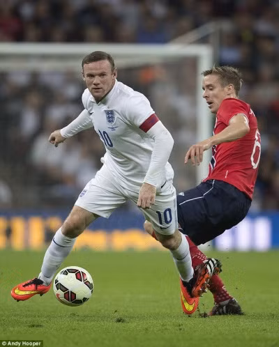 Chùm ảnh: Rooney lập công "rửa" băng đội trưởng Tam Sư ảnh 3