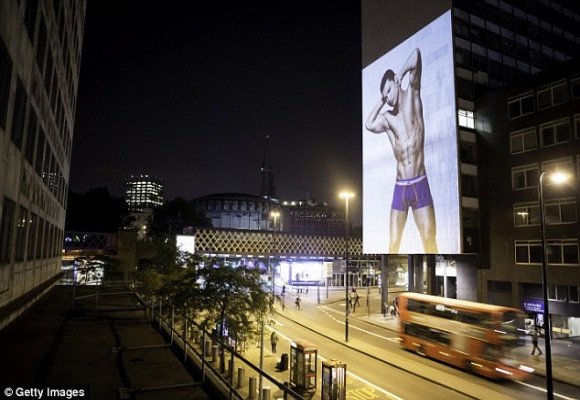 Rô “điệu” phát động chiến dịch "khoe thân" trên toàn thế giới ảnh 2