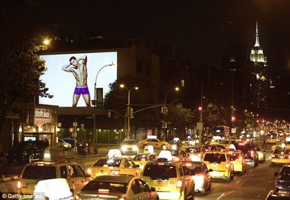 Rô “điệu” phát động chiến dịch "khoe thân" trên toàn thế giới ảnh 3