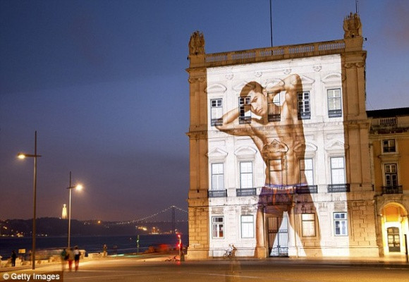 Rô “điệu” phát động chiến dịch "khoe thân" trên toàn thế giới ảnh 1