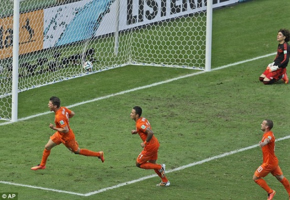 Xuyên phá "pháo đài" Mexico trong 6 phút cuối, Hà Lan ngược dòng kỳ diệu ảnh 10 Xuyên phá "pháo đài" Mexico trong 6 phút cuối, Hà Lan ngược dòng kỳ diệu ảnh 10