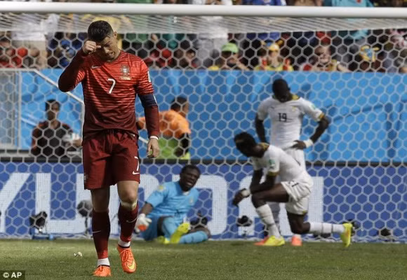 Ronaldo lập công… "đưa" tuyển Mỹ vào vòng trong cùng "xe tăng" Đức ảnh 1