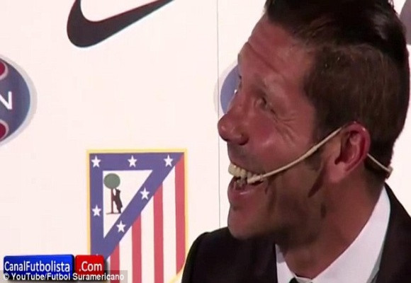 Diego Simeone họp báo công bố sử dụng…Facebook! ảnh 1
