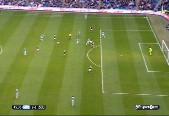 Nasri ghi bàn thắng tranh cãi, Man City thắng dễ Southampton ảnh 2