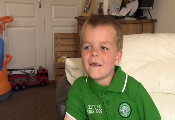 Cậu bé 6 tuổi tự ứng cử dẫn dắt...CLB Celtic gây "bão mạng" ảnh 1