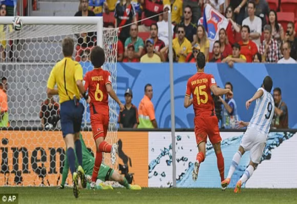 Siêu phẩm đá nối của Higuain đưa Argentina vào bán kết ảnh 3