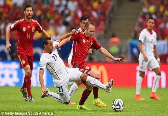 Địa chấn ở Maracana: Tây Ban Nha trở thành cựu vô địch thế giới ảnh 3