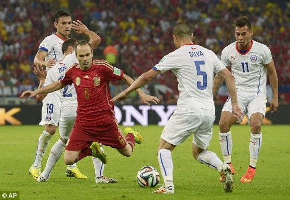 Địa chấn ở Maracana: Tây Ban Nha trở thành cựu vô địch thế giới ảnh 5