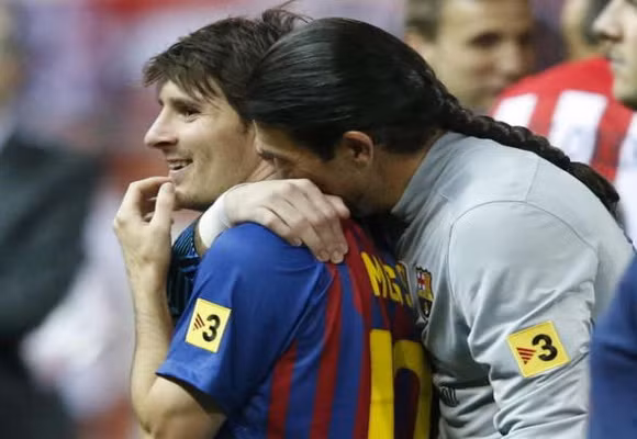 Bội ước với Messi, Barca “tống” Pinto ra đường ảnh 1