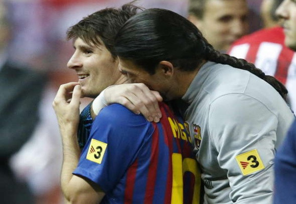 Bội ước với Messi, Barca “tống” Pinto ra đường ảnh 1