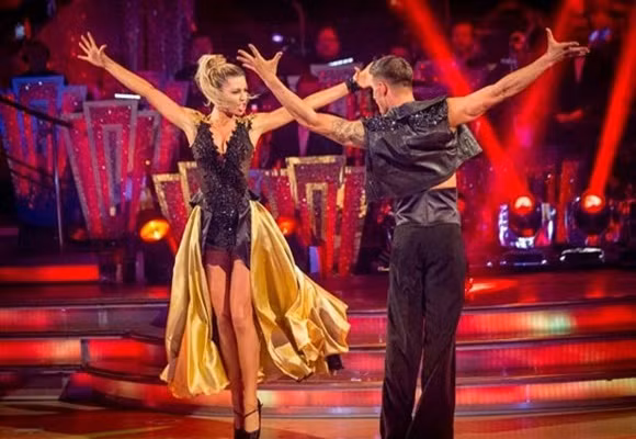 Ngắm bà xã siêu mẫu của Peter Crouch "khoe thân" trên Facebook ảnh 8