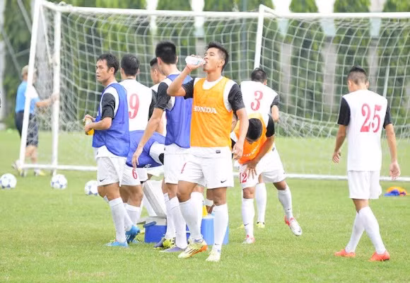 Chùm ảnh: Ngày "hành xác" đầu tiên của đội tuyển Việt Nam ảnh 2