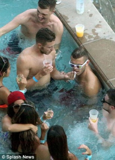 Rúng động party rượu và gái của sao tuyển Anh ảnh 2 Rúng động party rượu và gái của sao tuyển Anh ảnh 2