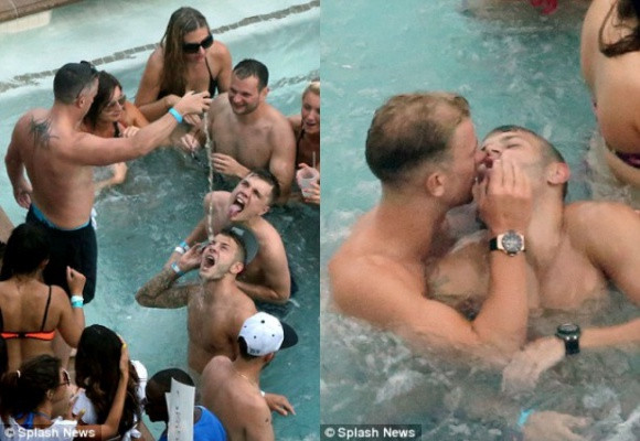 Rúng động party rượu và gái của sao tuyển Anh ảnh 1