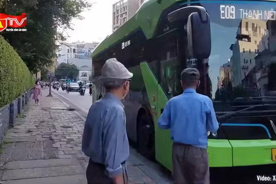 Hà Nội xây dựng lộ trình hạn chế phương tiện cá nhân vào trung tâm khi đầy đủ các điều kiện