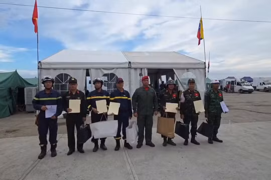 Đoàn CNCH của Việt Nam được Venezuela trao Huy chương "Anh hùng Venezuela" 