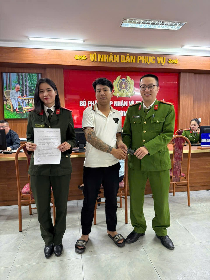 CBCS Phòng An ninh điều tra vận động thành công người dân giao nộp vũ khí, vật liệu nổ, công cụ hỗ trợ và pháo