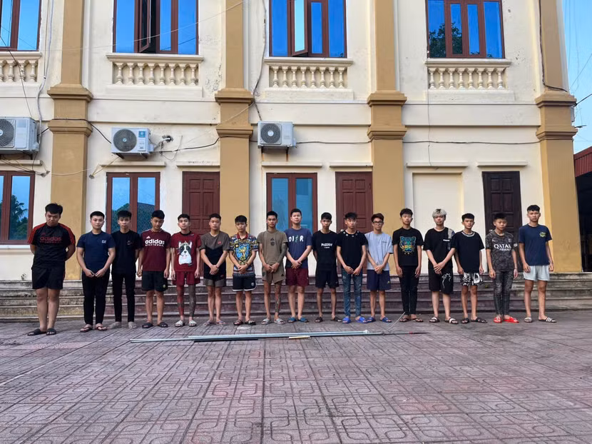 Các đối tượng và hung khí sử dụng tham gia hỗn chiến