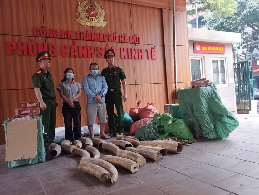 Hai vợ chồng Phạm Tiến Chang và Ngô Thị Nhậm tại Cơ quan Công an