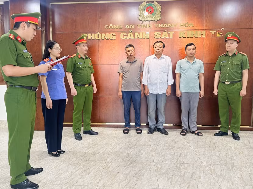 Cơ quan CSĐT Công an tỉnh Thanh Hóa thi hành Quyết định khởi tố vụ án, khởi tố bị can
