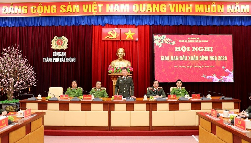 Thiếu tướng Bùi Quang Bình, Ủy viên BTV Thành ủy, Bí thư Đảng ủy, Giám đốc CATP phát biểu tại hội nghị