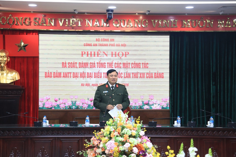 Đại tá Nguyễn Tiến Đạt, Phó Giám đốc CATP thông báo, quán triệt chỉ đạo của đồng chí Thượng tướng Phạm Thế Tùng - Thứ trưởng Bộ Công an tại phiên họp ngày 14/01/2026