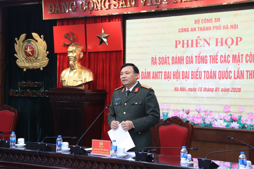 Đại tá Nguyễn Tiến Đạt, Phó Giám đốc CATP phát biểu kết luận hội nghị