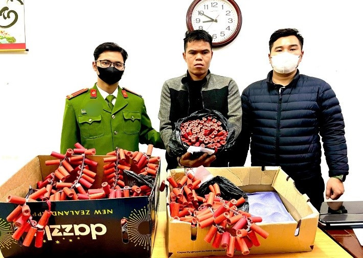 Đối tượng cùng tang vật bị thu giữ