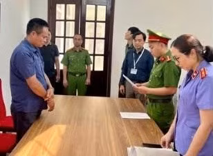 Cơ quan điều tra tống đạt các quyết định đối với bị can