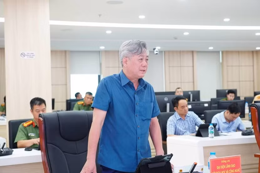 Đồng chí Nguyễn Tiến Sỹ, Phó Giám đốc Sở Khoa học và Công nghệ phát biểu tại hội nghị.