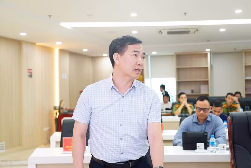 Đồng chí Trần Hữu Bảo, Phó Giám đốc Sở Xây dựng phát biểu tại hội nghị.