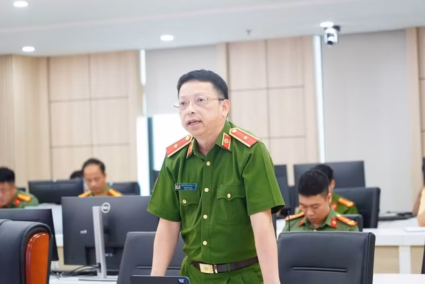 Thiếu tướng Nguyễn Hồng Ky, Phó Giám đốc CATP Hà Nội phát biểu tại hội nghị.
