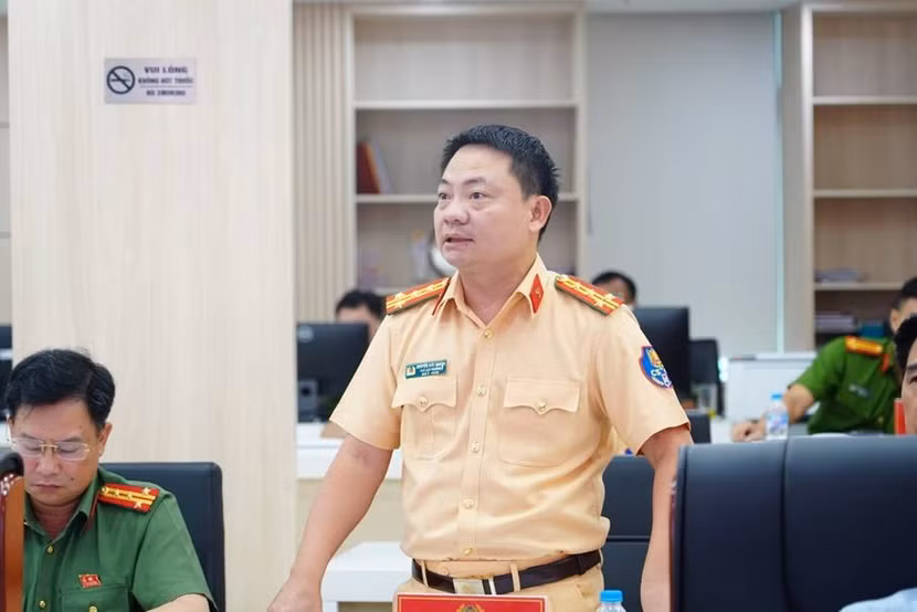 Đại tá Nguyễn Đức Huyên, Phó Cục trưởng Cục Cảnh sát giao thông phát biểu tại hội nghị.