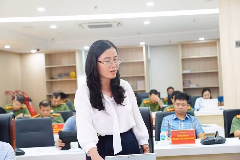 Đồng chí Đỗ Thu Hằng, Phó Giám đốc Sở Tài chính phát biểu tại hội nghị.