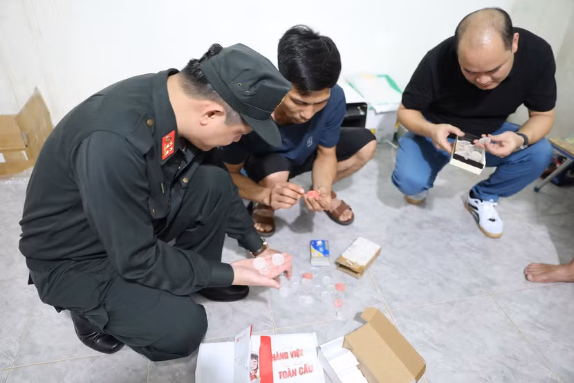 Cơ quan CSĐT khám xét nơi ở các đối tượng tại Gia Lai ngày 15/5/2026.