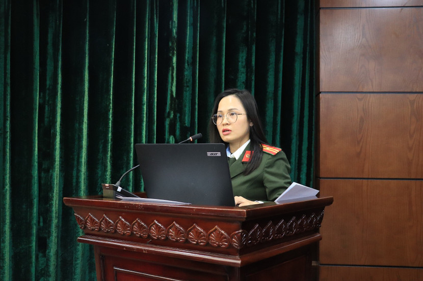 Đại diện Cục Viễn thông và Cơ yếu - Bộ Công an báo cáo tại buổi tập huấn