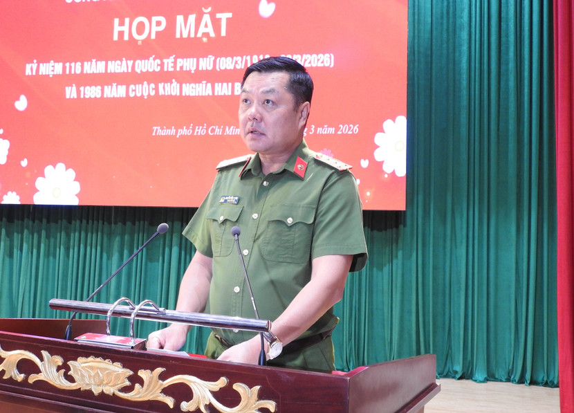 Đại tá Nguyễn Đình Dương, Phó Giám đốc CATP phát biểu tại buổi họp mặt