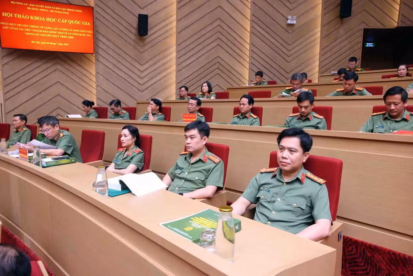 Các đại biểu dự Hội thảo.