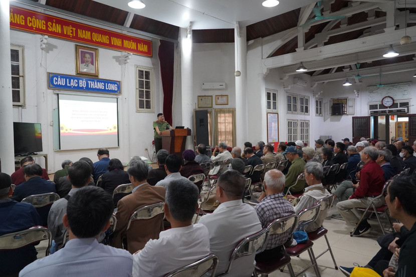 Toàn cảnh buổi gặp mặt, trao đổi thông tin của CATP Hà Nội với các hội viên Câu lạc bộ Thăng Long...