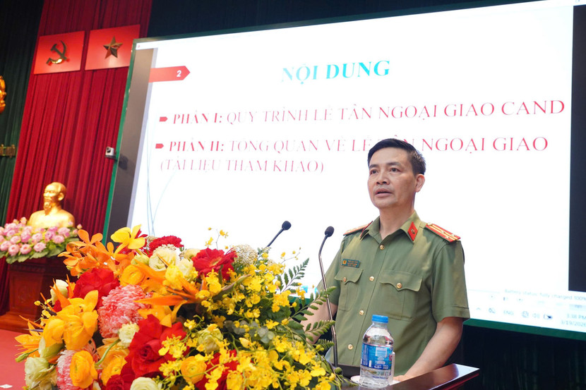 Thượng tá Trần Anh Tuấn, Phó Trưởng phòng Lễ tân đối ngoại - báo cáo viên hội nghị